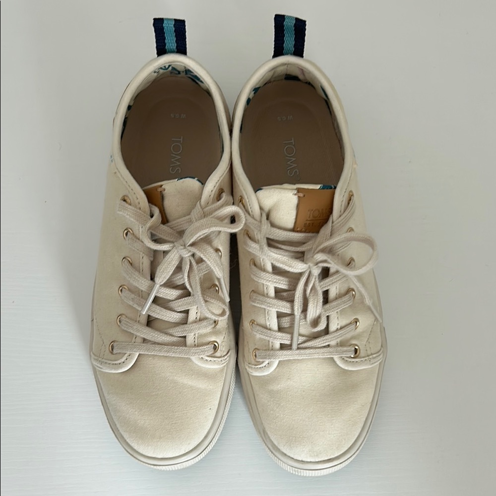 TOMS Off-White Canvas Lace-Up Shoes